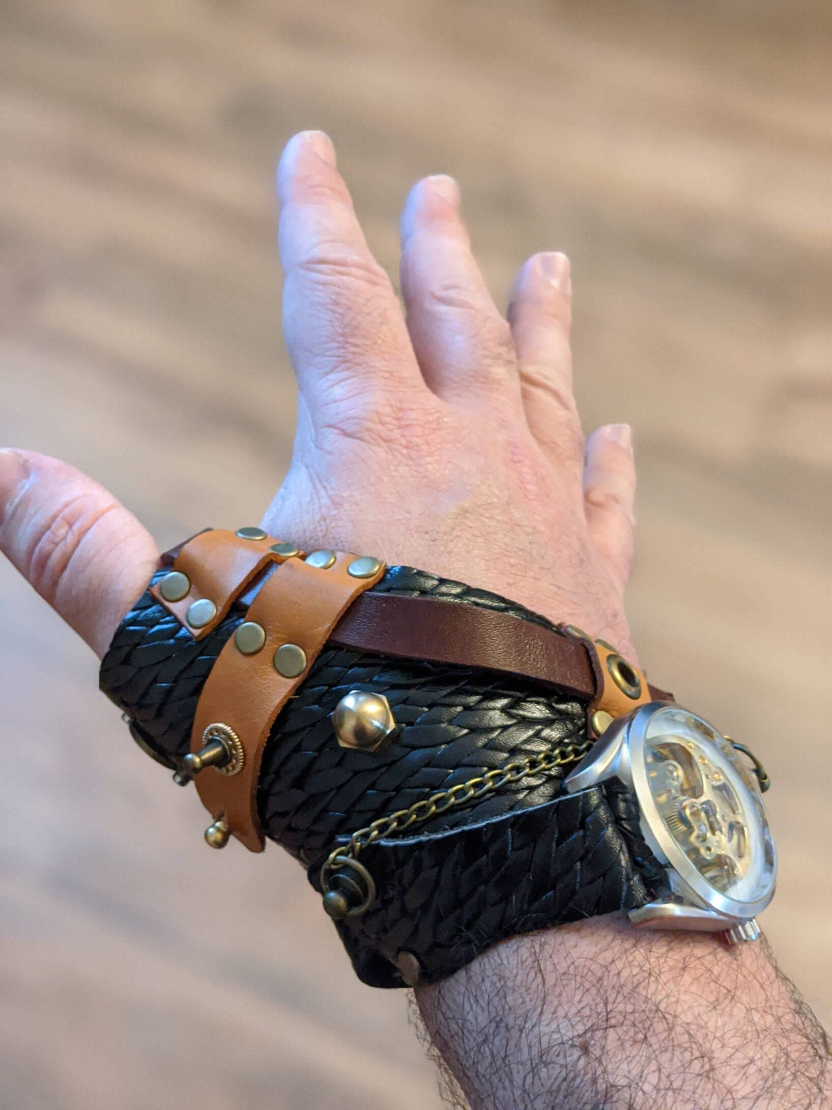 Chained Centered Metal Hand Wristband, Leather Rock Punk bracelet, Stylish  Rockstar accessories