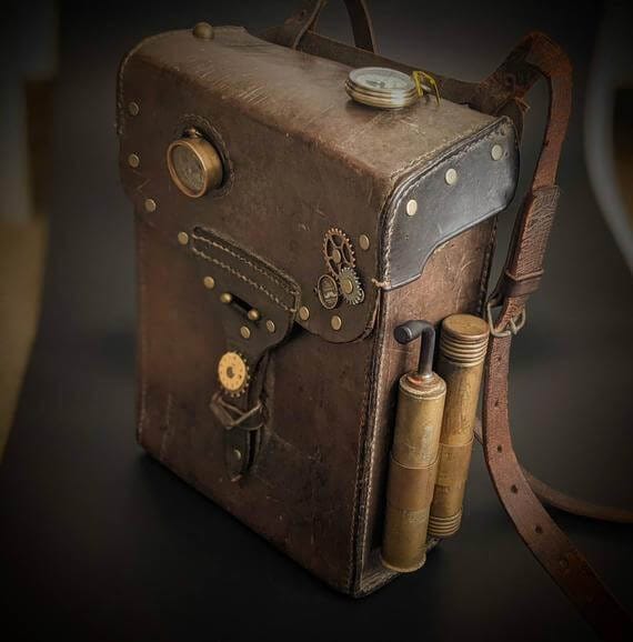 Handmade Steampunk bag by Heretik Leatherсraft | Steampunk Tendencies